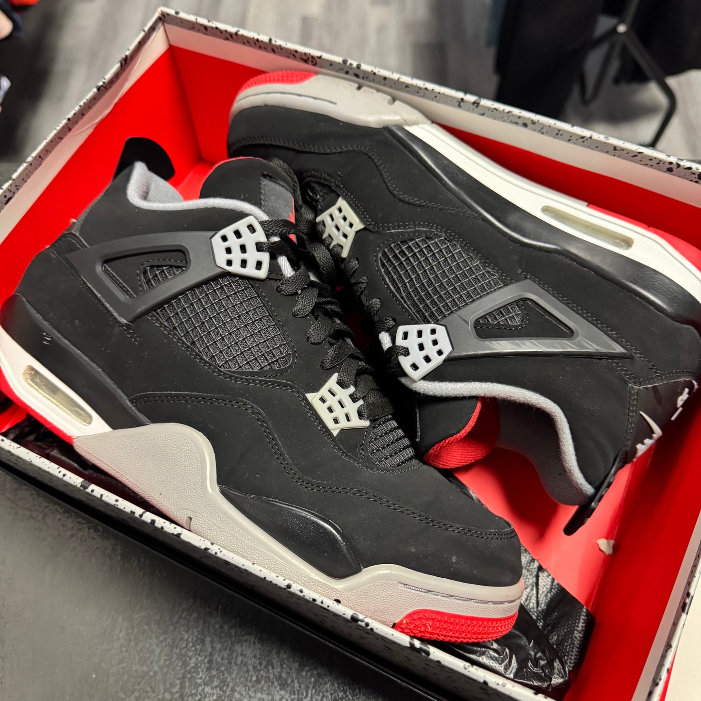 Jordan 4 Bred (2019) / Preowned