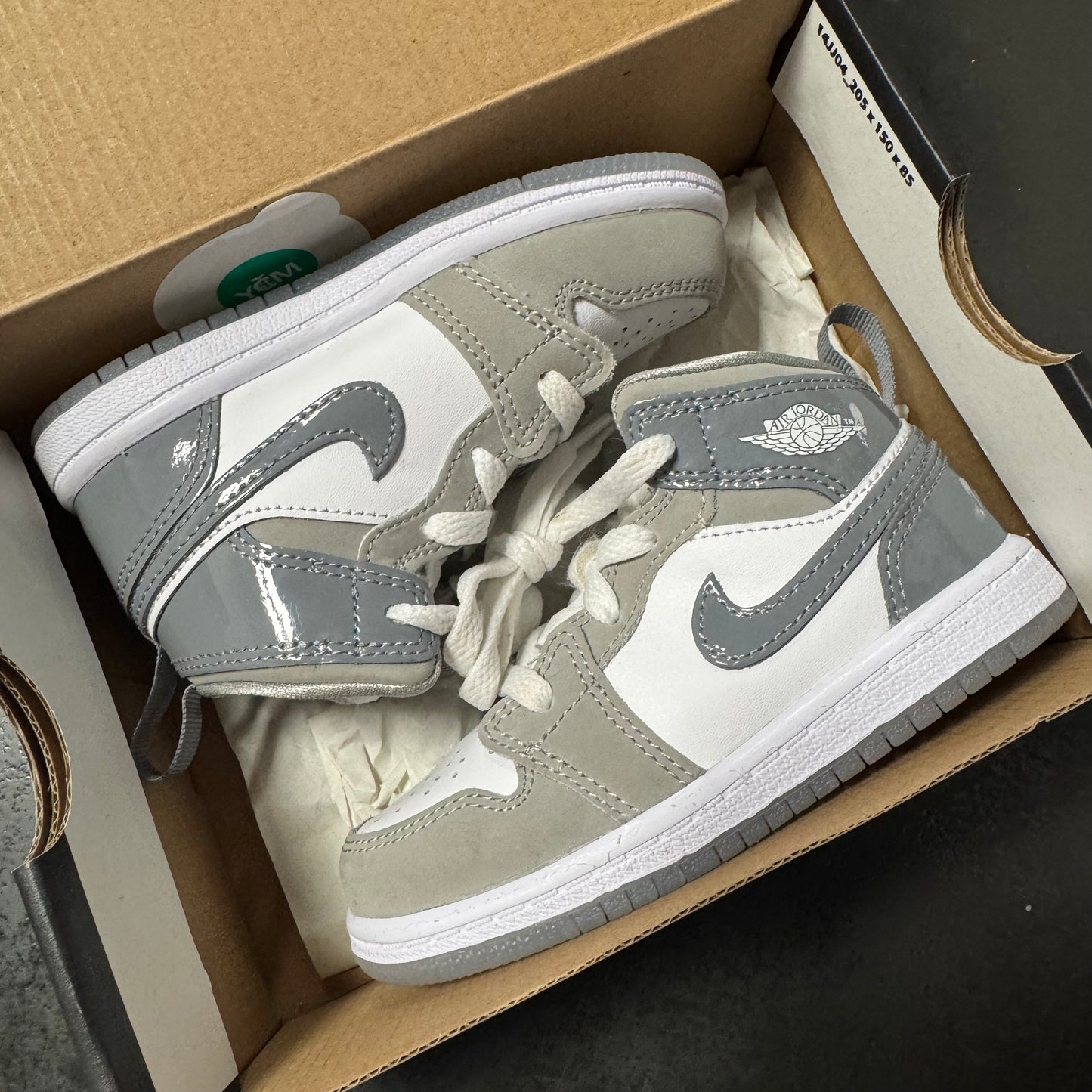 Jordan 1 Mid White Medium Grey Cool  Grey / Preowned