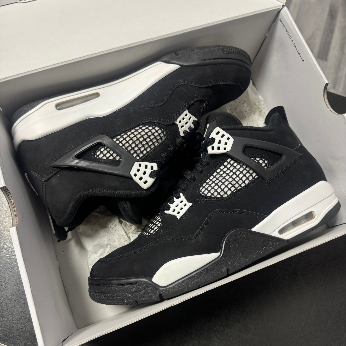 Jordan 4 White Thunder ⚡️ / Preowned