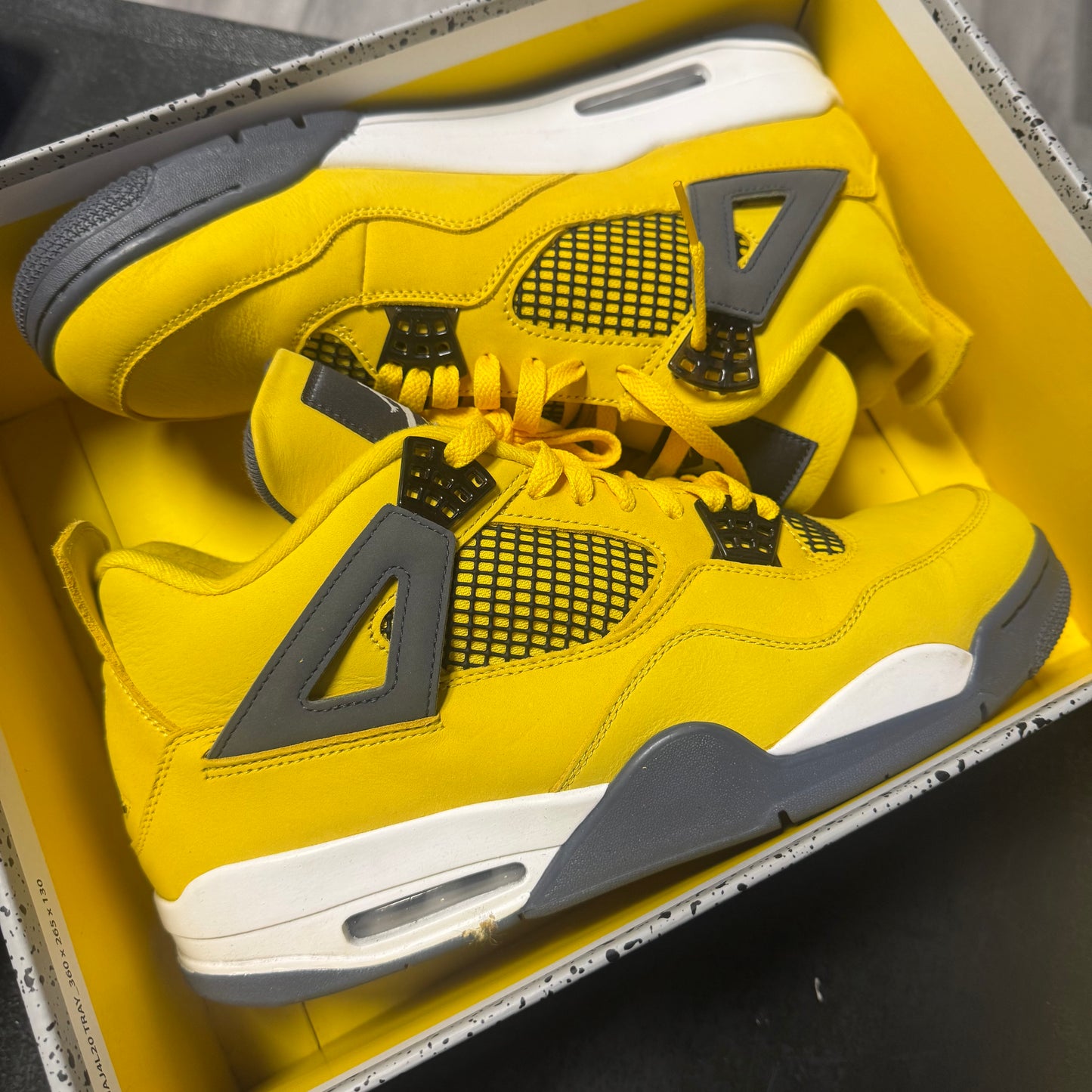 Jordan 4 Lightning / Preowned