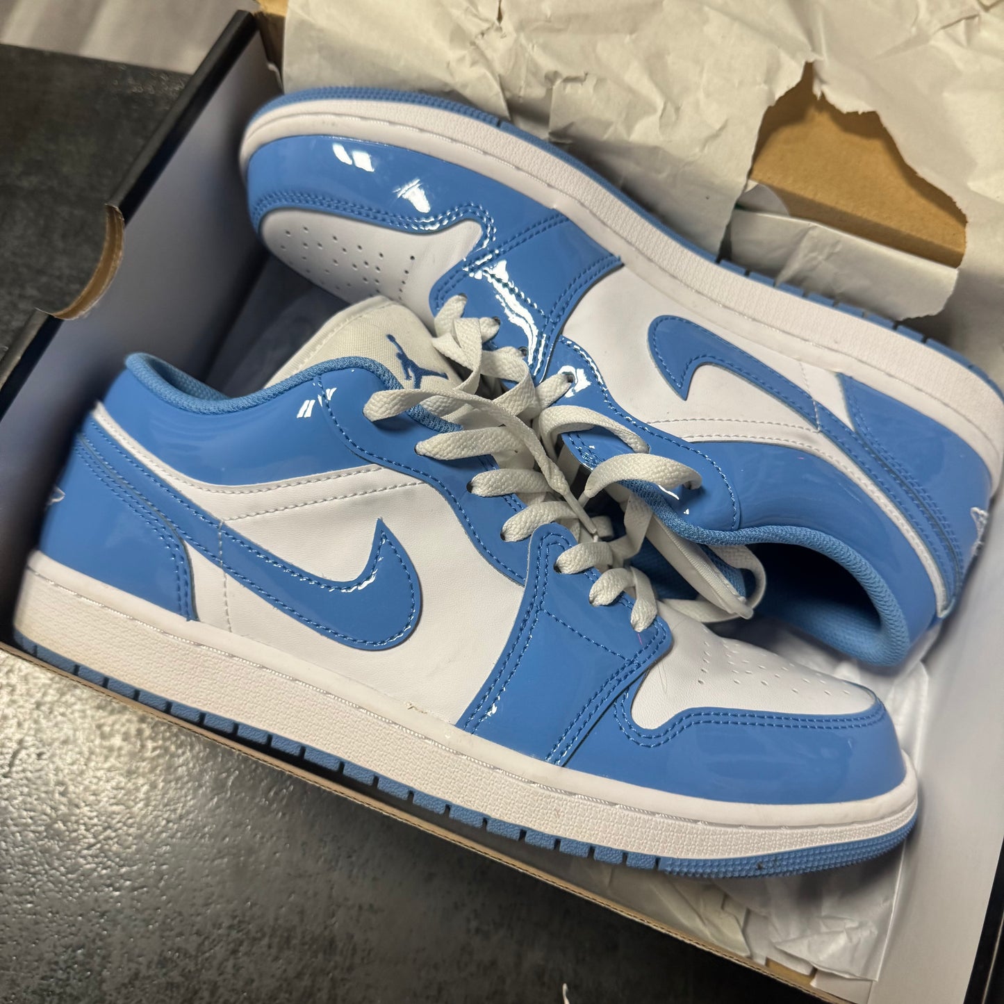 Jordan 1 Low White Legend Blue / Preowned