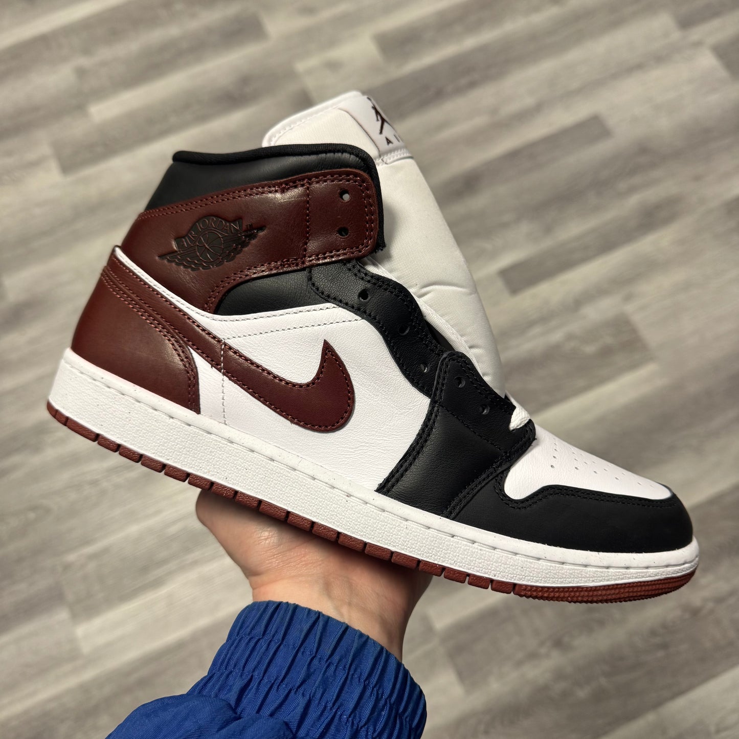 Jordan 1 Mid Bronze Brown / Brand New