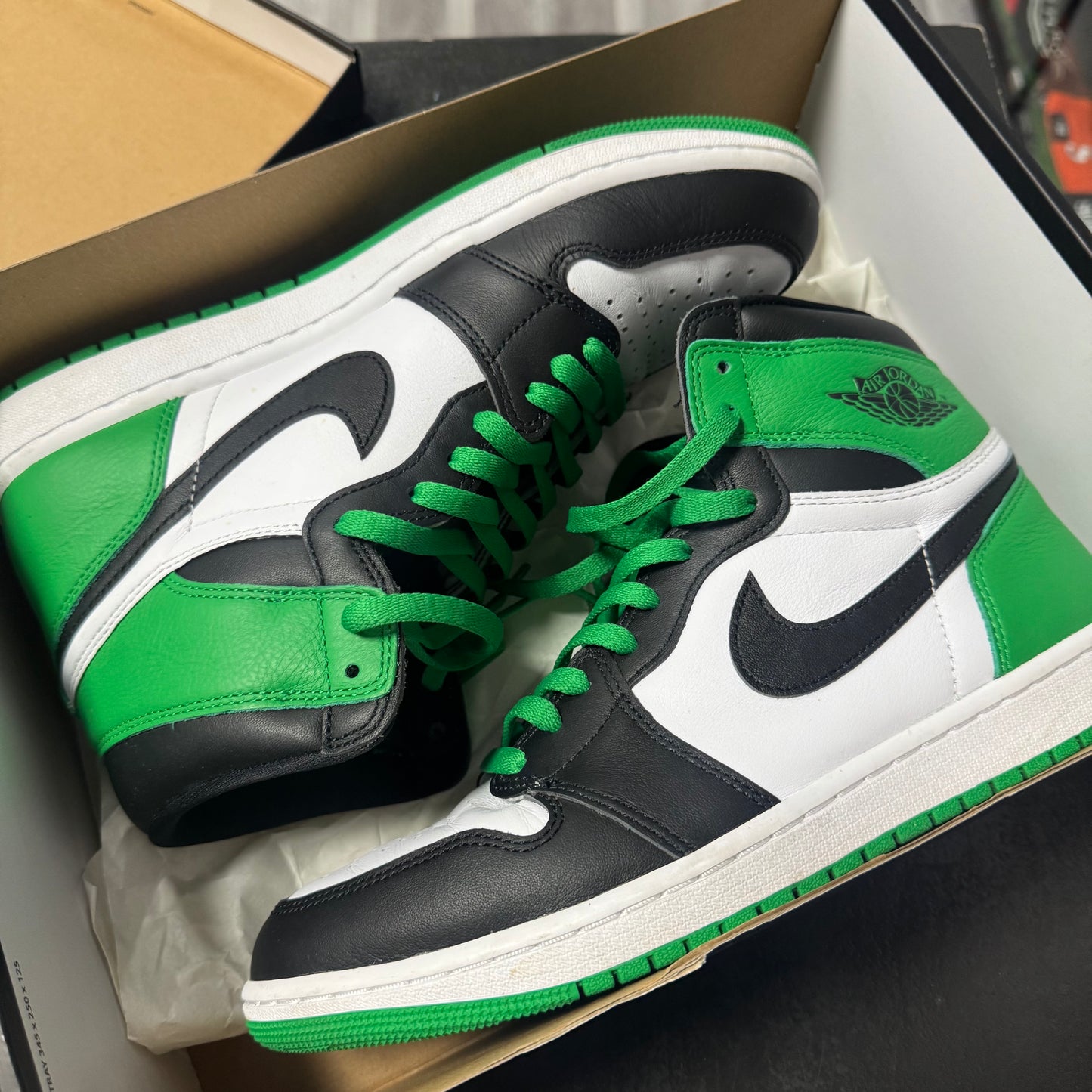 Jordan 1 Lucky Green / Preowned