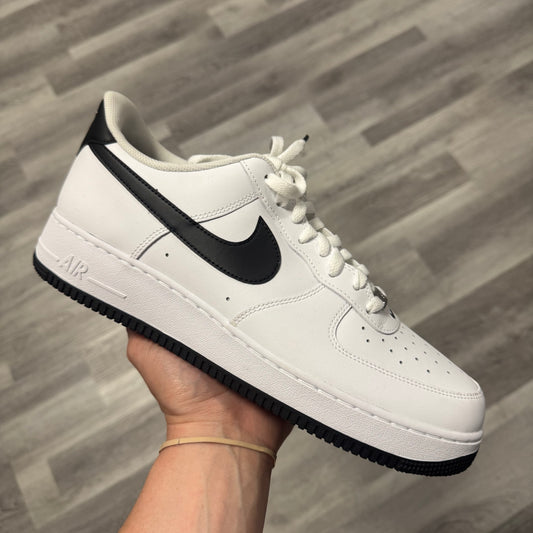 Air Force 1 Low White Black / Brand New
