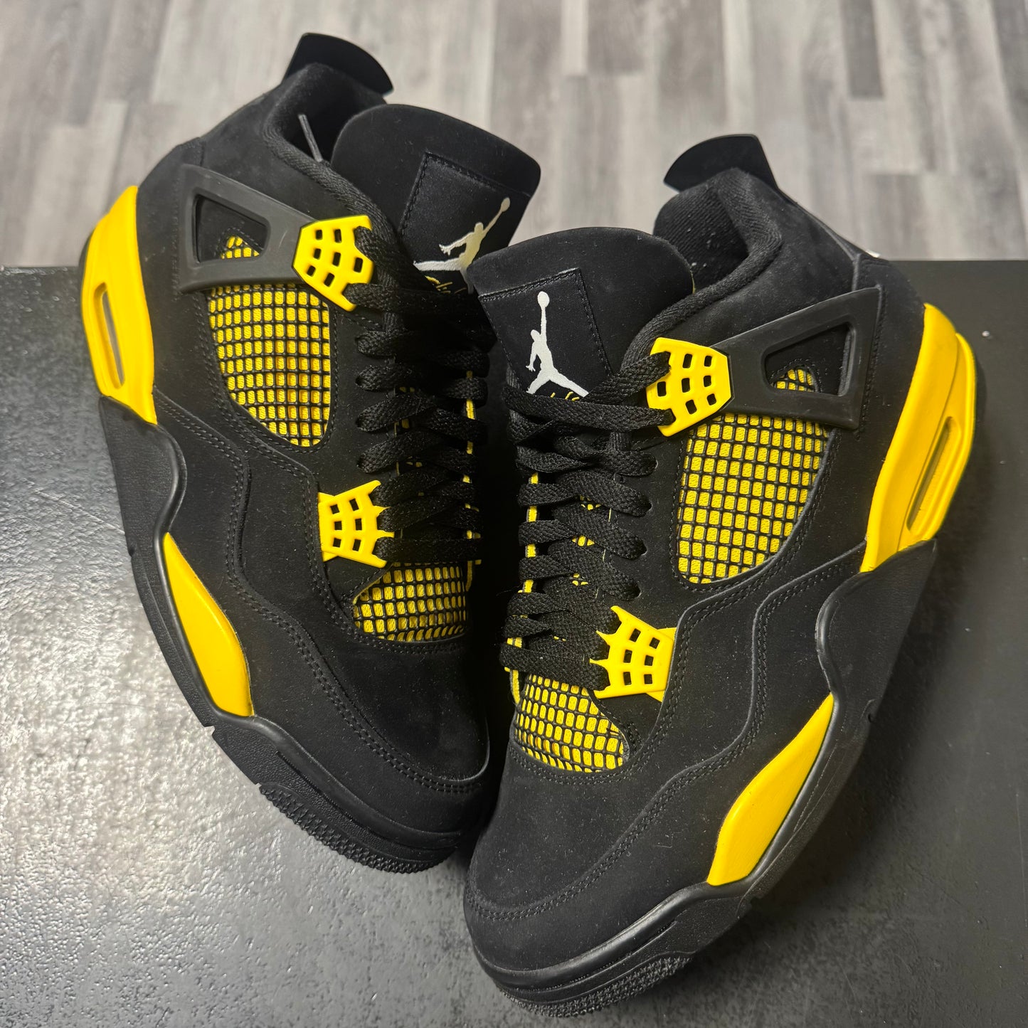 Jordan 4 Thunder / Preowned