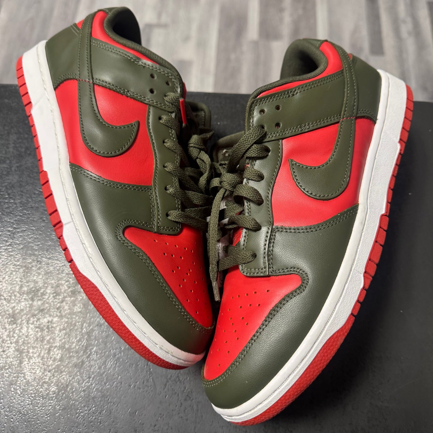 Dunk Low Mystic Red Cargo Khaki / Preowned