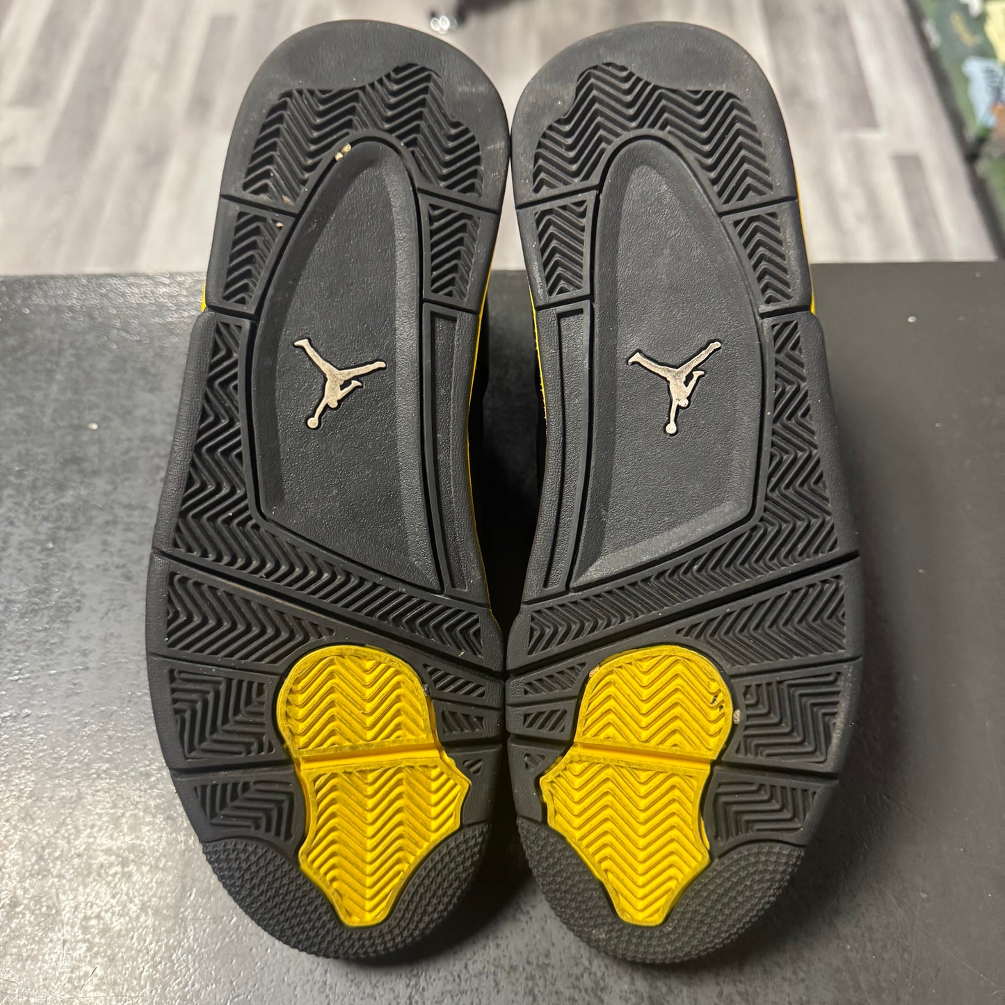 Jordan 4 Thunder / Preowned