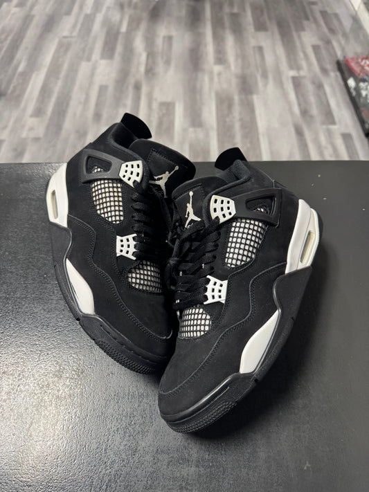 Jordan 4 White Thunder ⚡️ / Preowned