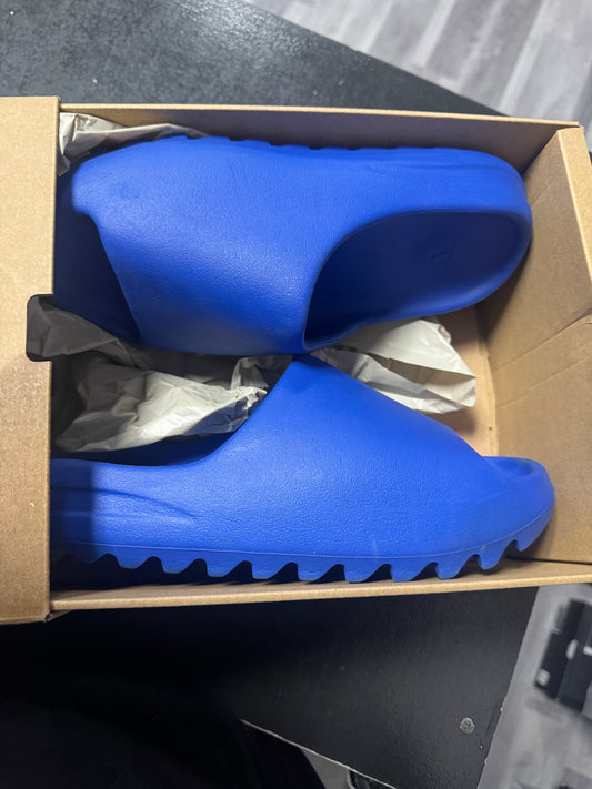 Yeezy Slide Azure / Preowned