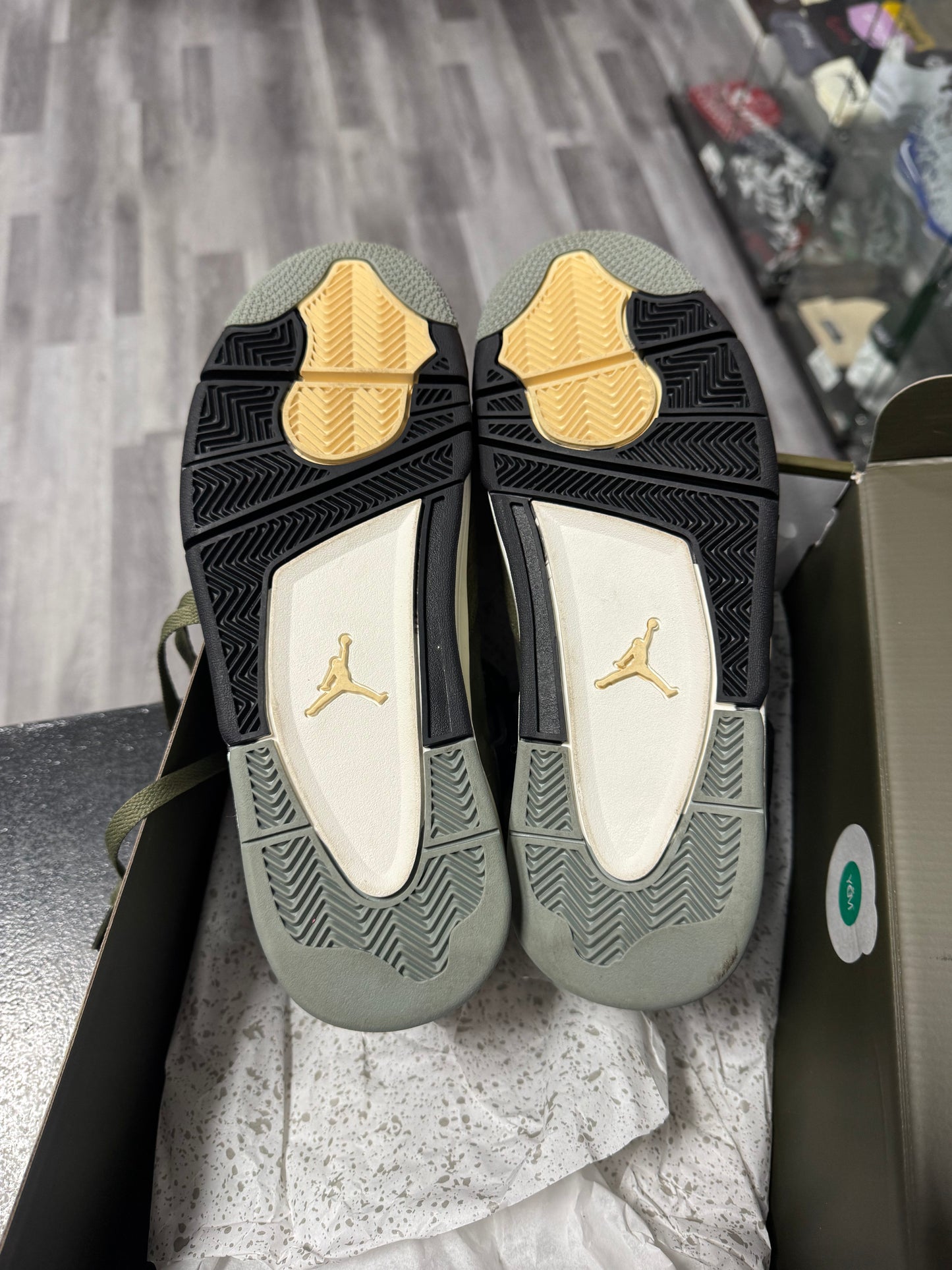 Jordan 4 Craft Olive / Preowned