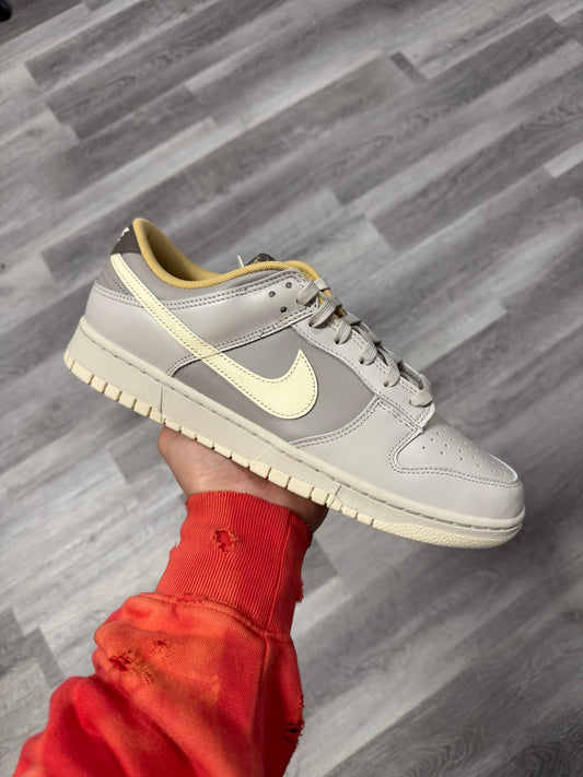 Dunk Low Light Bone Wild Mango / Brand New