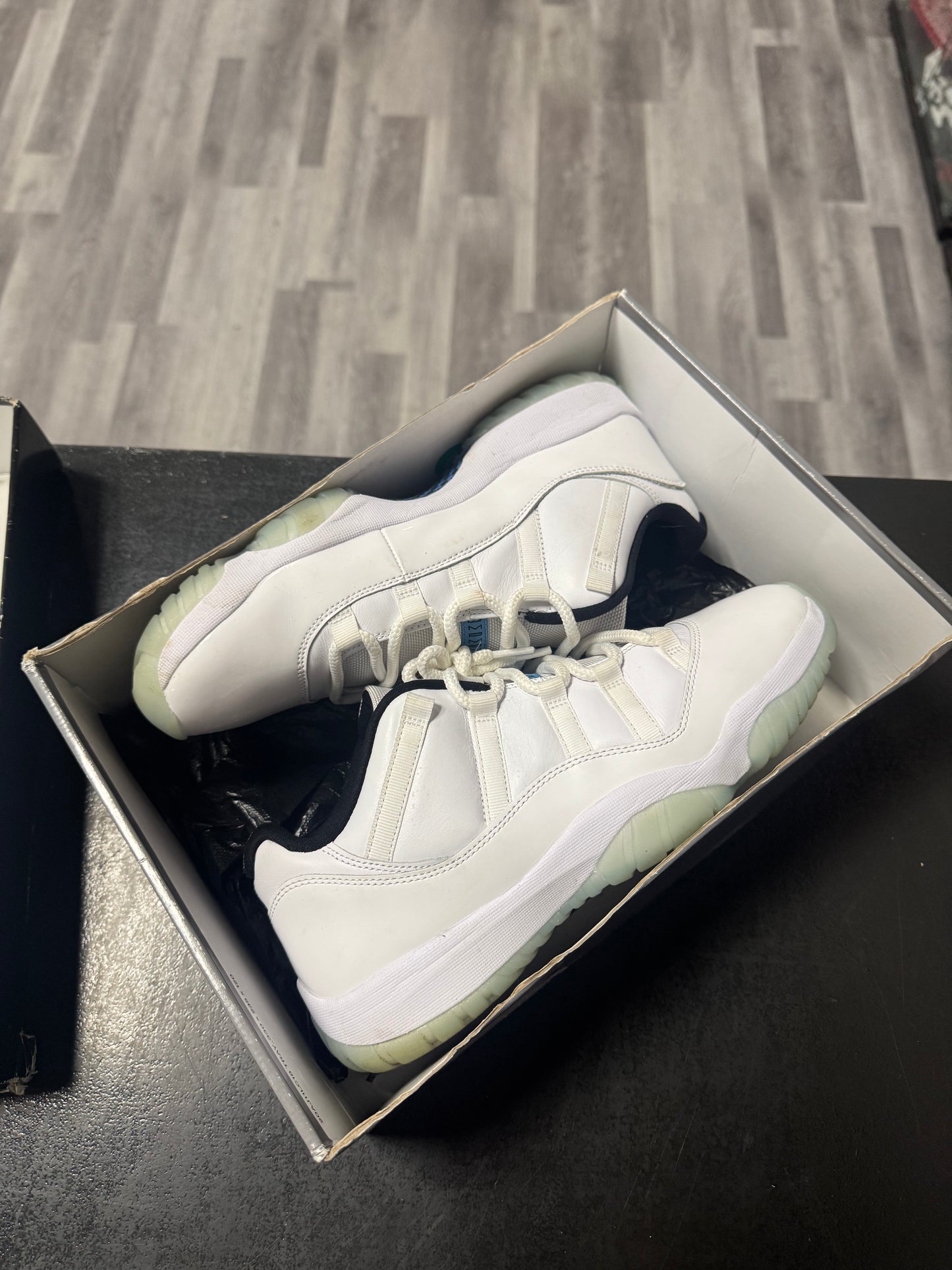 Jordan 11 Low Legend Blue / Preowned