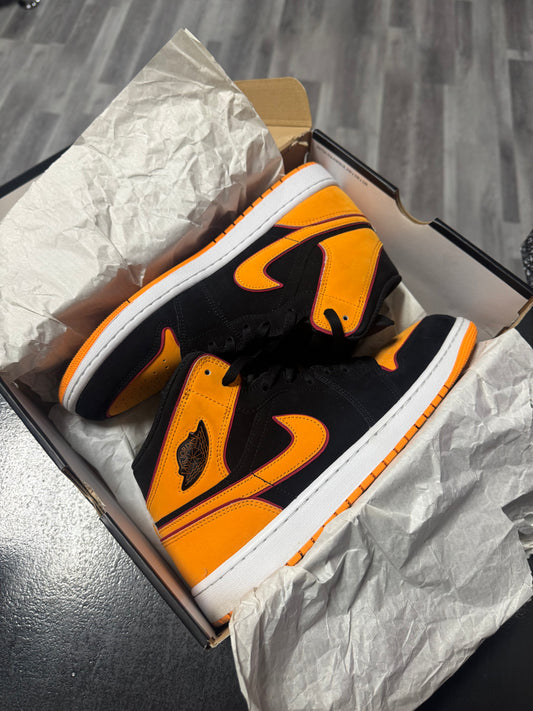 Jordan 1 Mid Black Orange / Preowned
