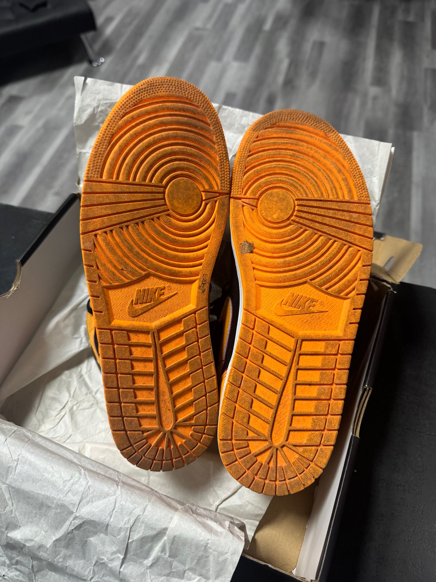Jordan 1 Mid Black Orange / Preowned