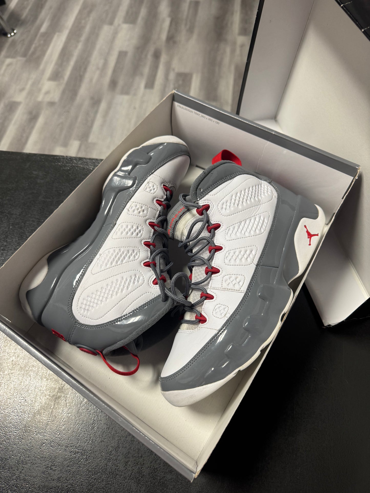 Jordan 9 Fire Red / Preowned