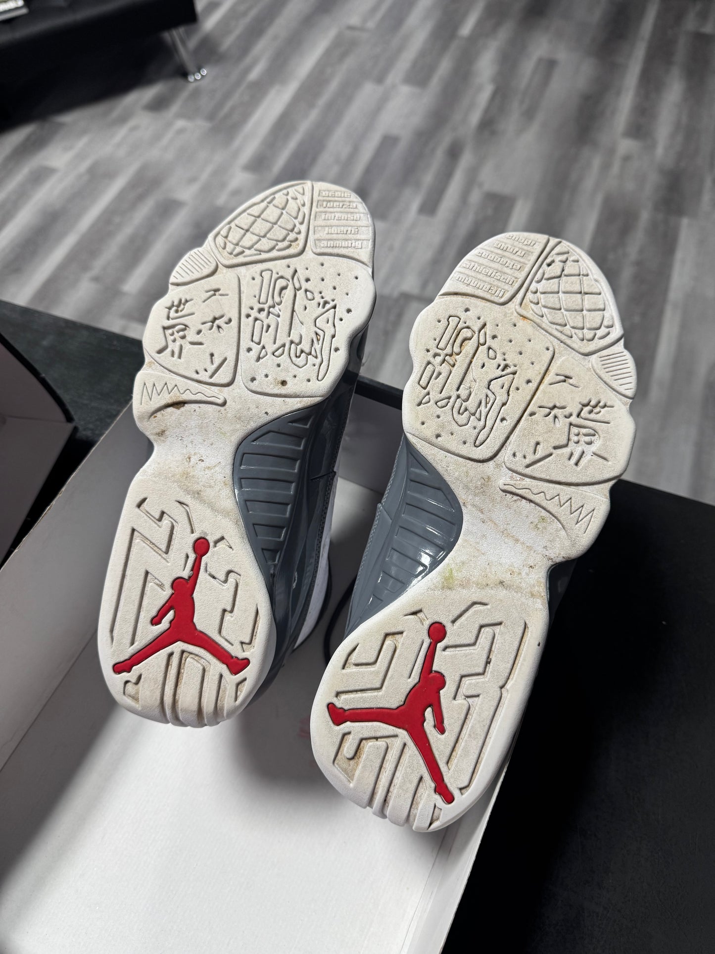 Jordan 9 Fire Red / Preowned