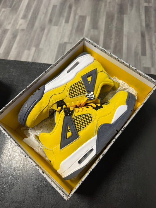 Jordan 4 Lightning / Preowned