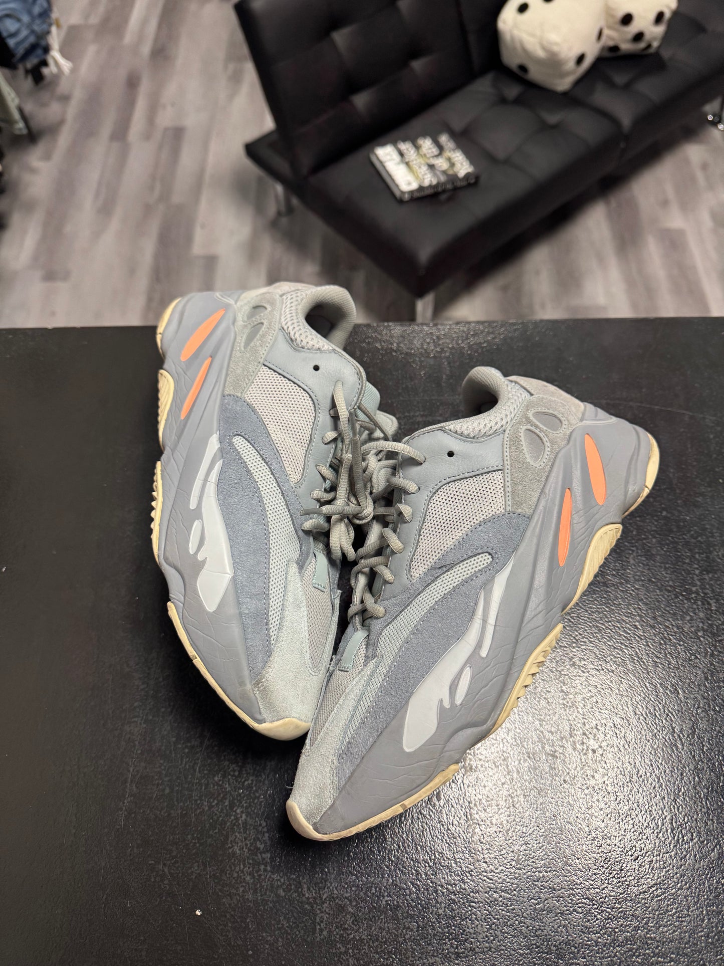 Yeezy 700 Inertia / Preowned