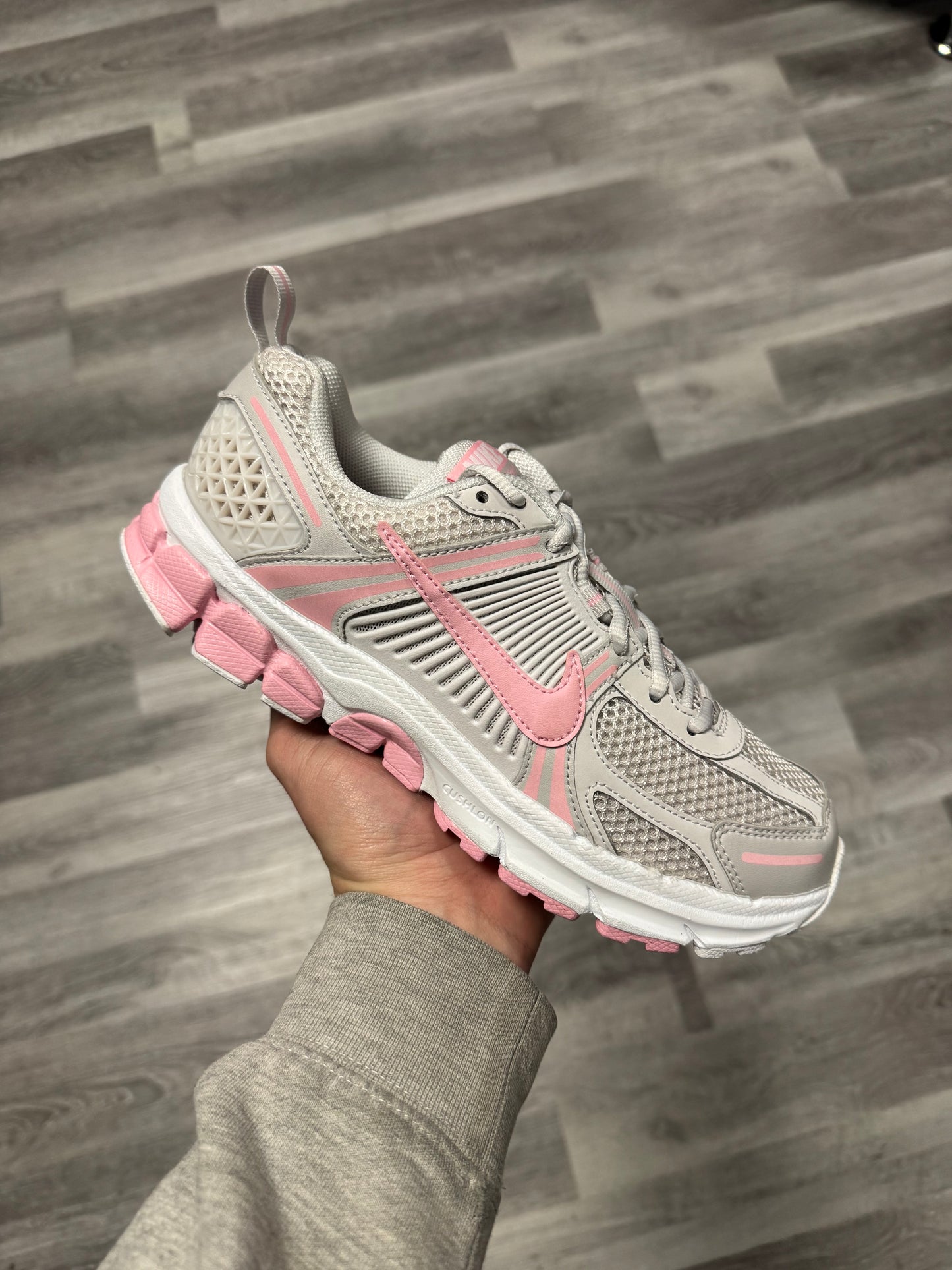 Nike Zoom Vomero 5 Grey Soft Pink / Brand New