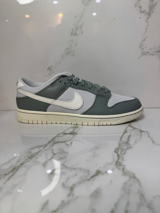 Dunk Low Mica Green / Brand New