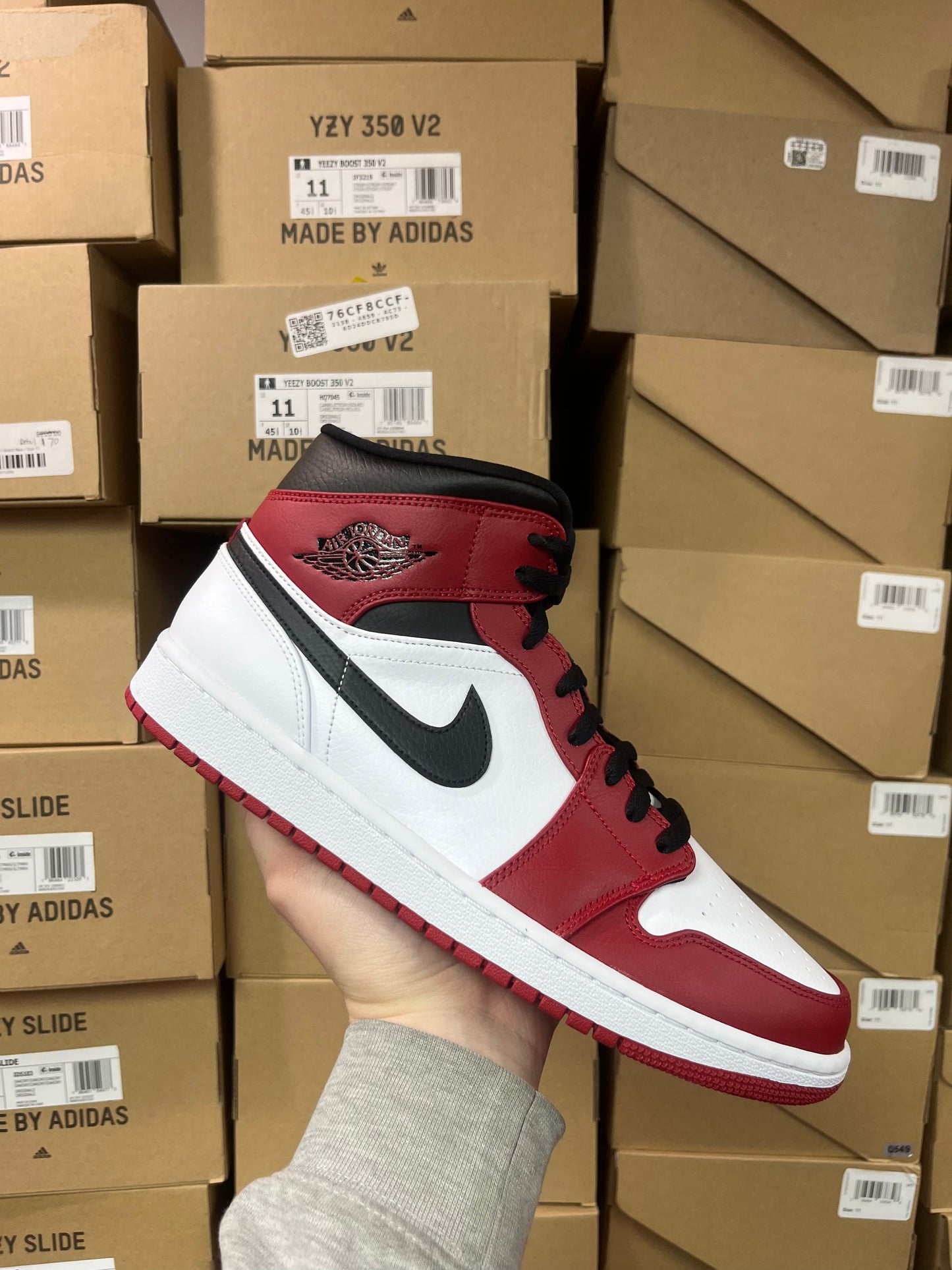 Jordan 1 Mid Chicago / Brand New