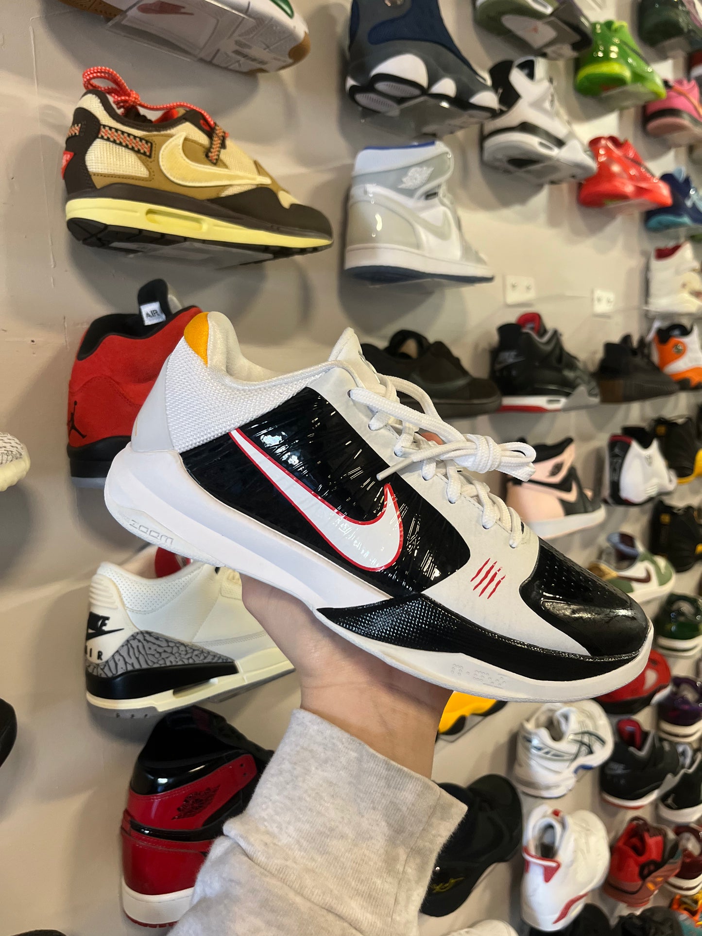 Kobe 5 White Bruce Lee / Brand New