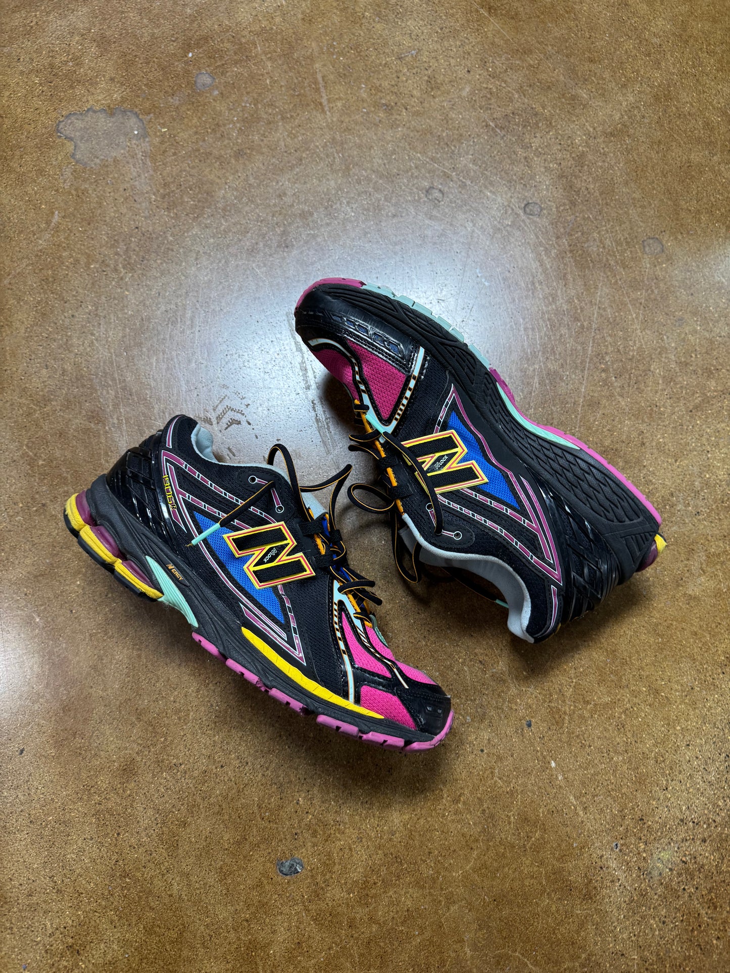 New Balance 1906R Neon Lights / Preowned