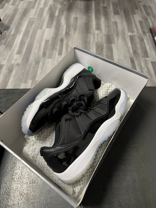 Jordan 11 Low Space Jam / Preowned
