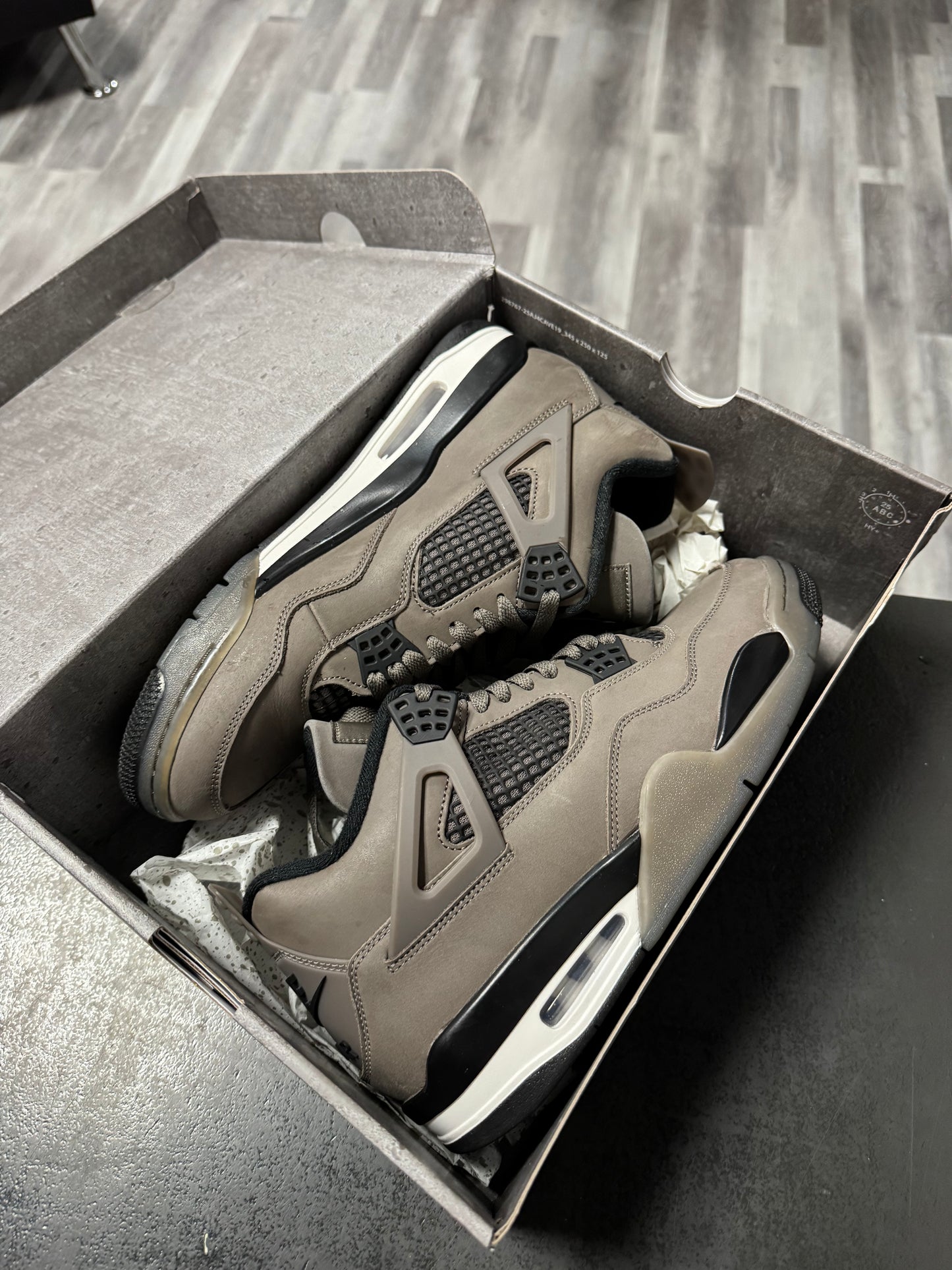 Jordan 4 Cave Stone / Preowned