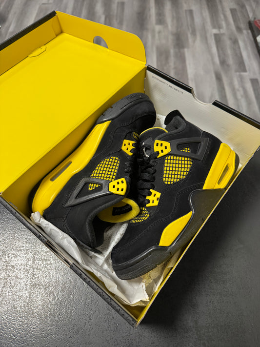 Jordan 4 Thunder / Preowned