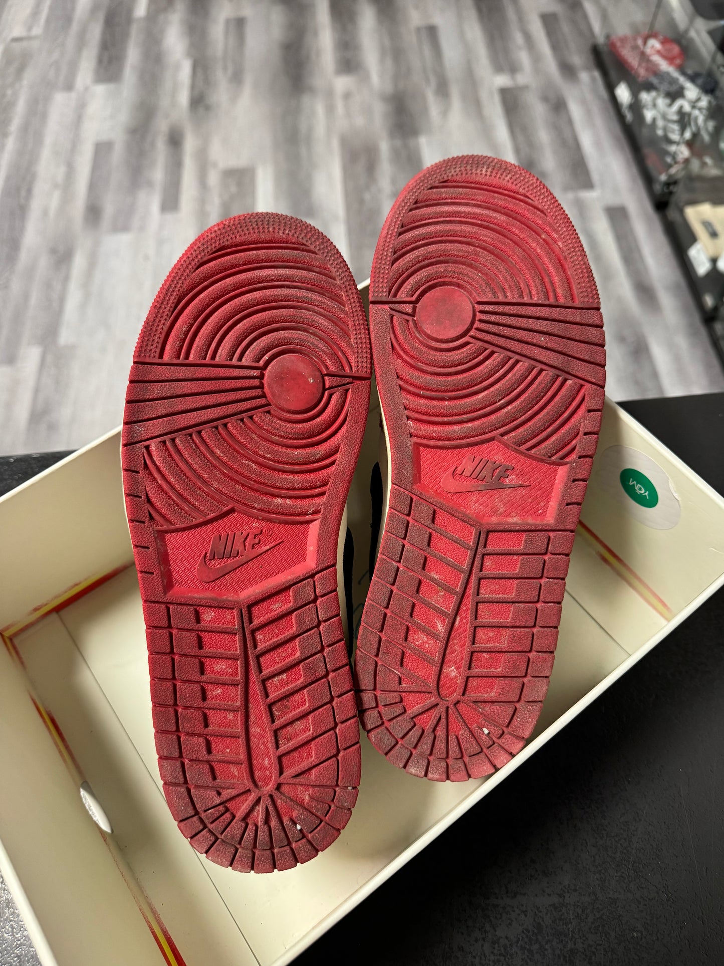 Jordan 1 Low Trophy Room / Preowned