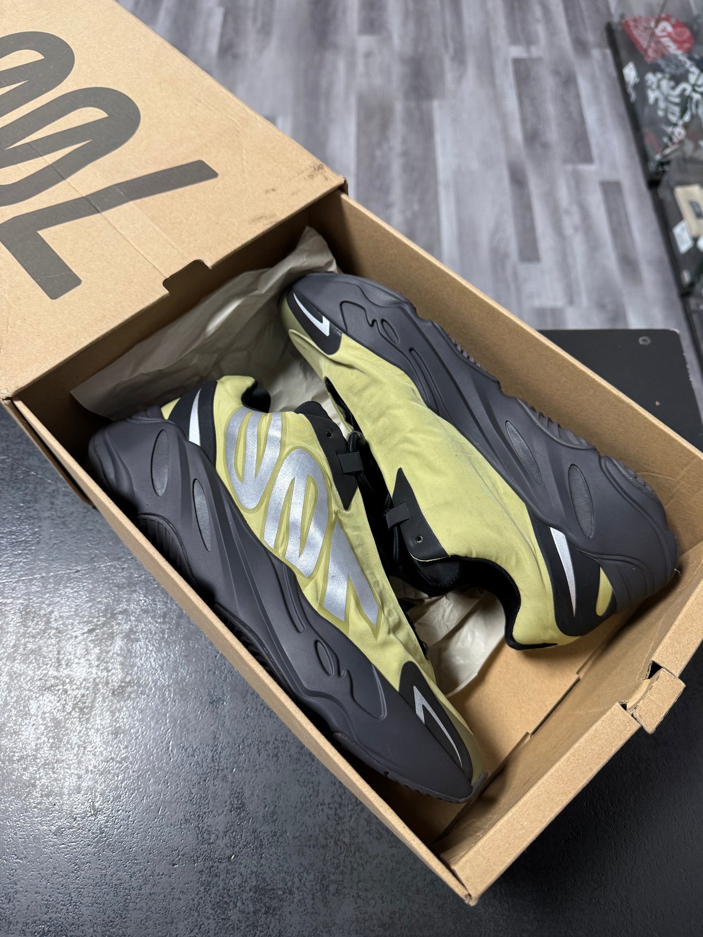 Yeezy 700 MNVN Resin / Preowned