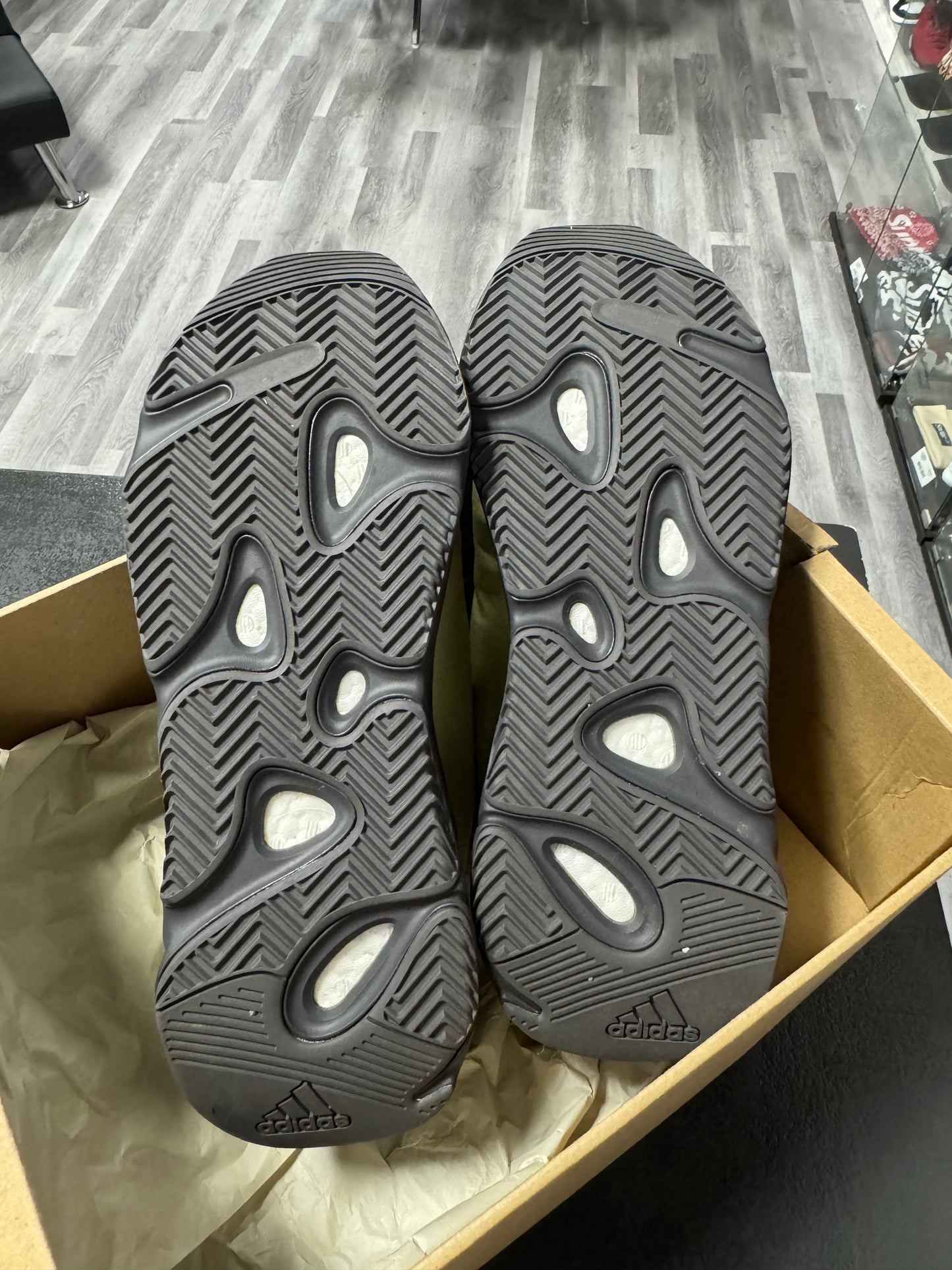 Yeezy 700 MNVN Resin / Preowned