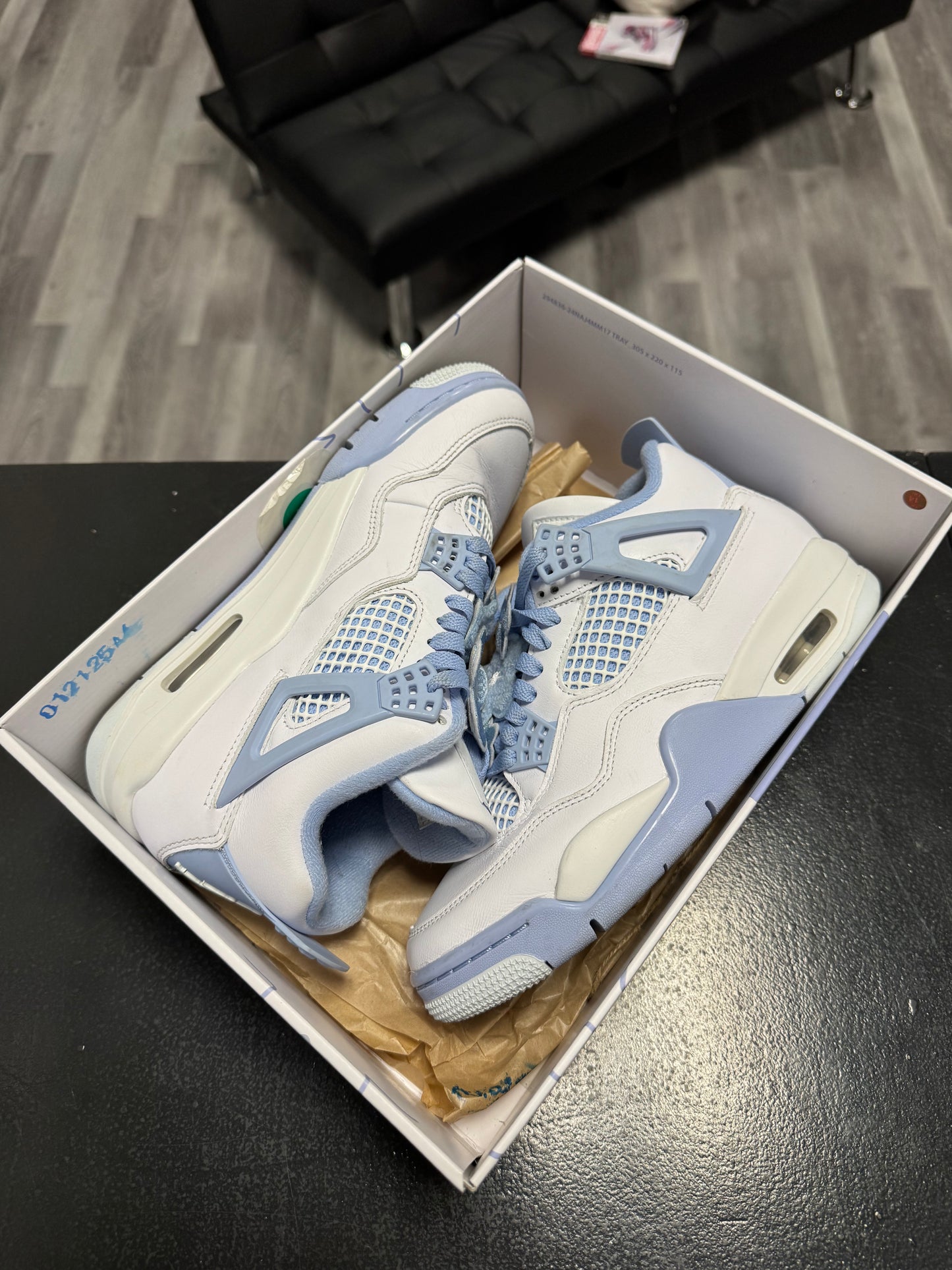 Jordan 4 Forget Me Not / Preowned