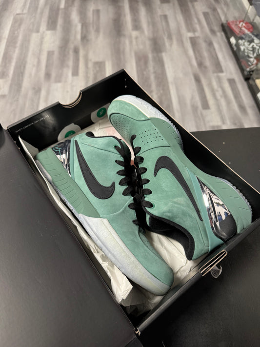 Kobe 4 Girl Dad / Preowned