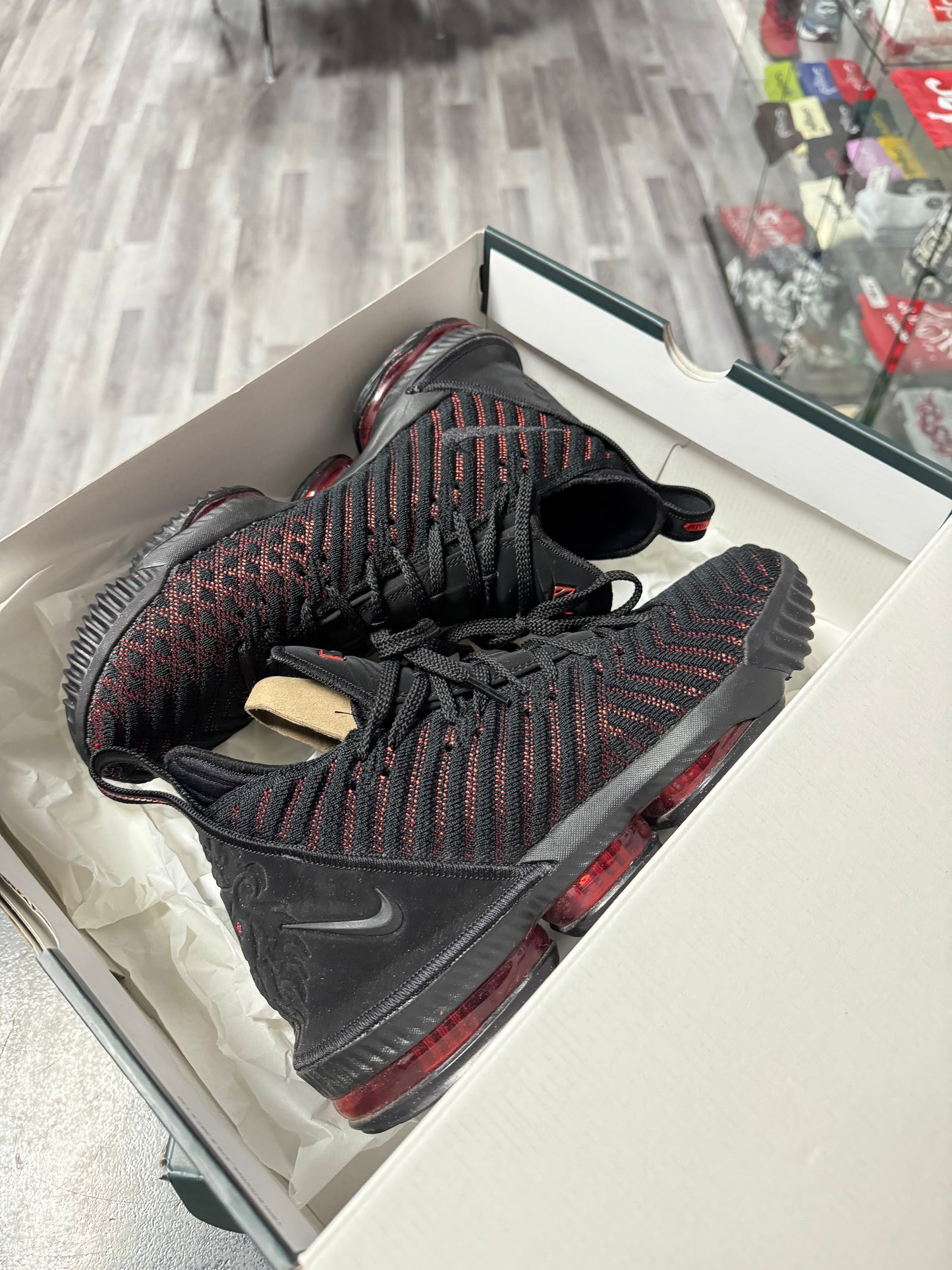 LeBron 16 Fresh Bred / Preowned