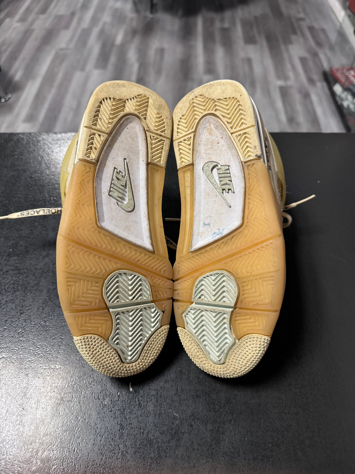 Jordan 4 Off White Sail / Preowned