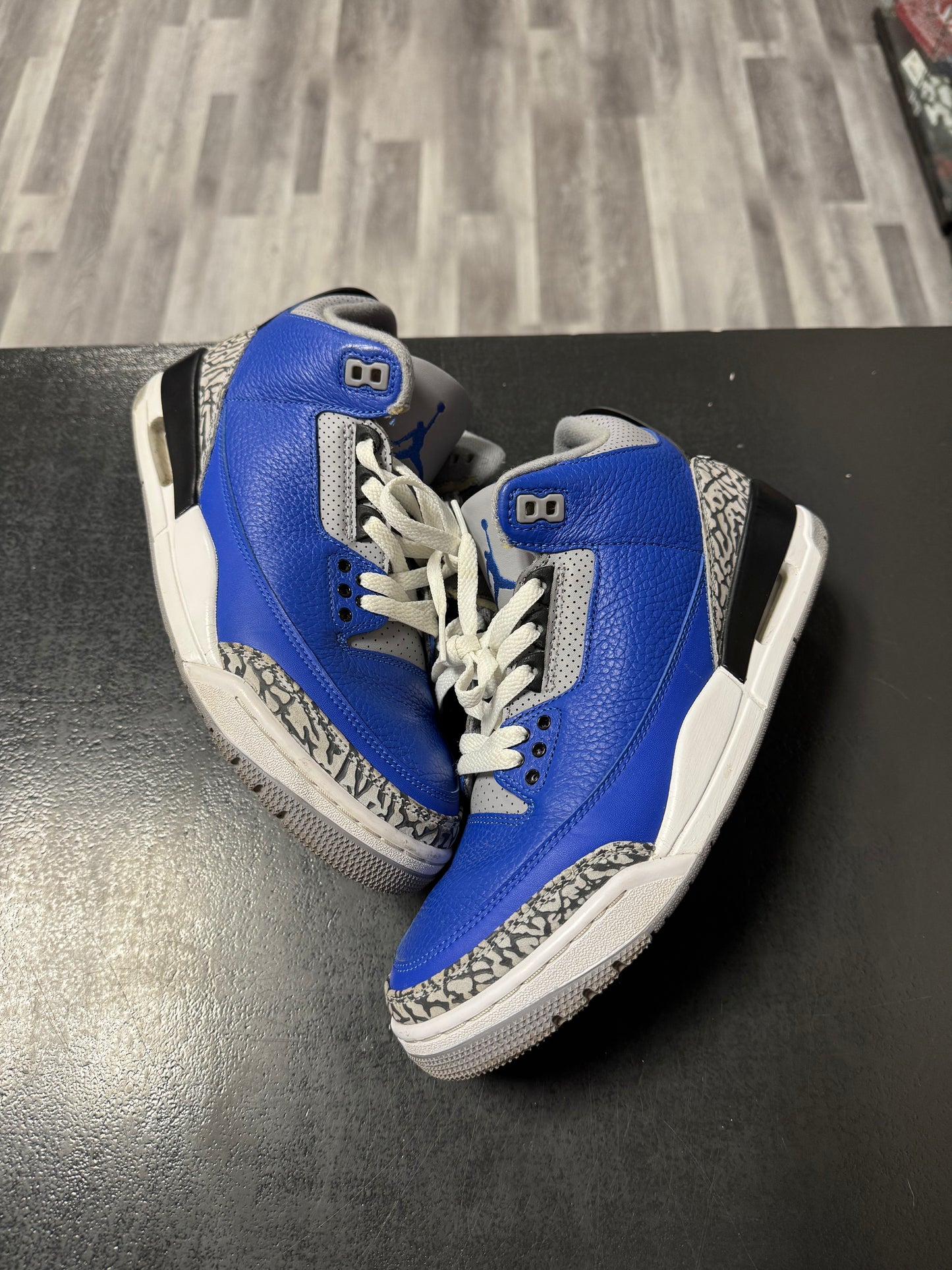 Jordan 3 Varsity Royal / Preowned