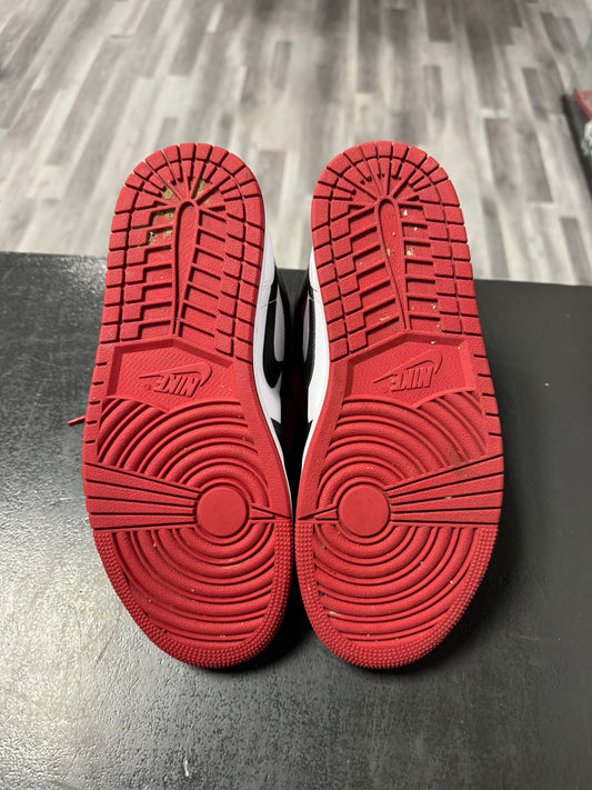 Jordan 1 Mid Gym Red Black Toe / Preowned
