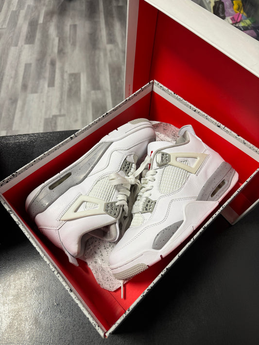 Jordan 4 White Oreo / Preowned