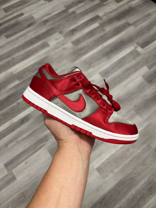 Dunk Low UNLV Satin / Brand New