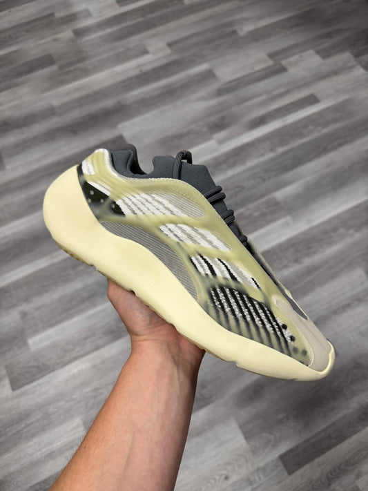 Yeezy 700 Faded Salt / Brand New